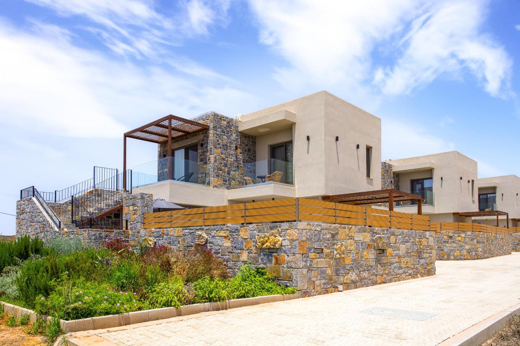Stefi Villa *